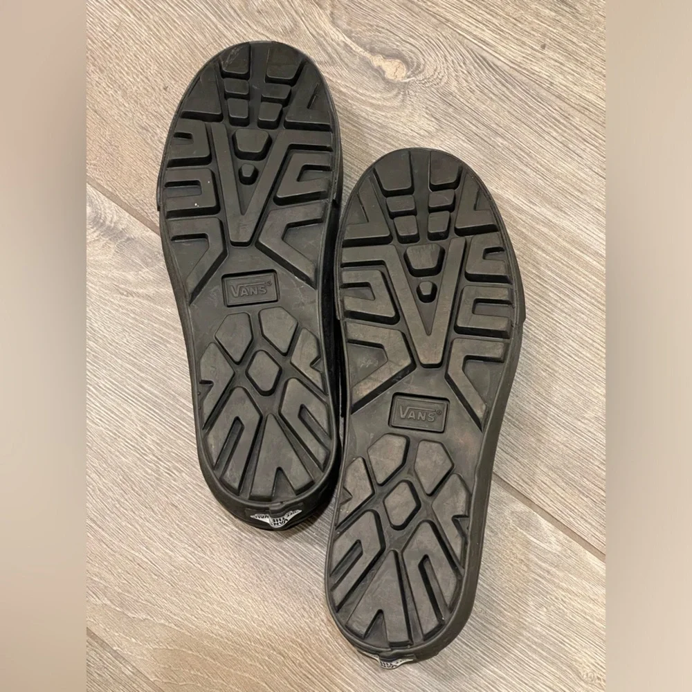 NWOT - Vans Skate Style 53 Velvet Black